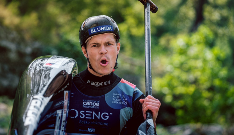 Ani sebelepší vodák vodu nepřepere. Na nebezpečném místě si s ním vždycky udělá, co chce