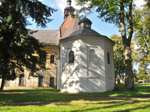 Tip na výlet: Po stopách velikána K. H. Borovského. Po cestě mineme tvrz Hadrburk i poutní kostel sv. Anny