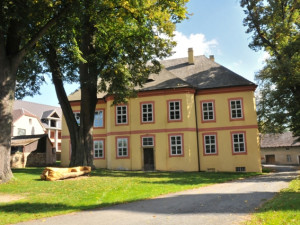 Tip na výlet: Po stopách velikána K. H. Borovského. Po cestě mineme tvrz Hadrburk i poutní kostel sv. Anny