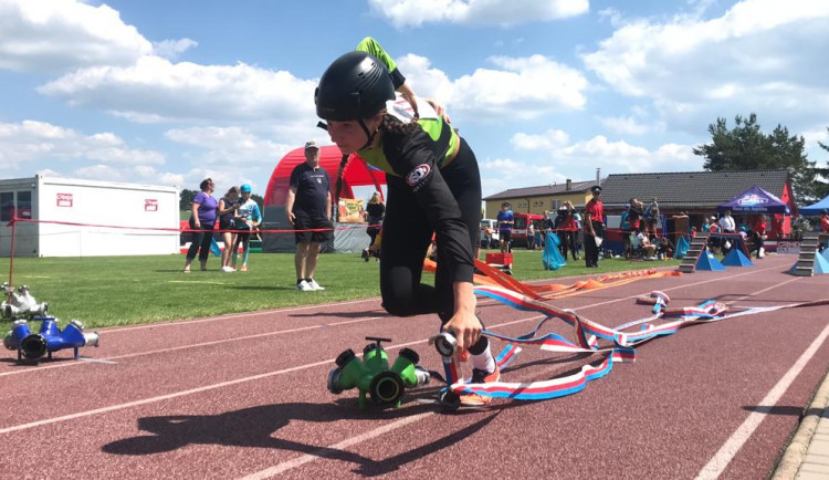 Takové vítězství pro všechny, říká hasička Julie, která si na Jihlavsko z MČR dovezla stříbrnou medaili