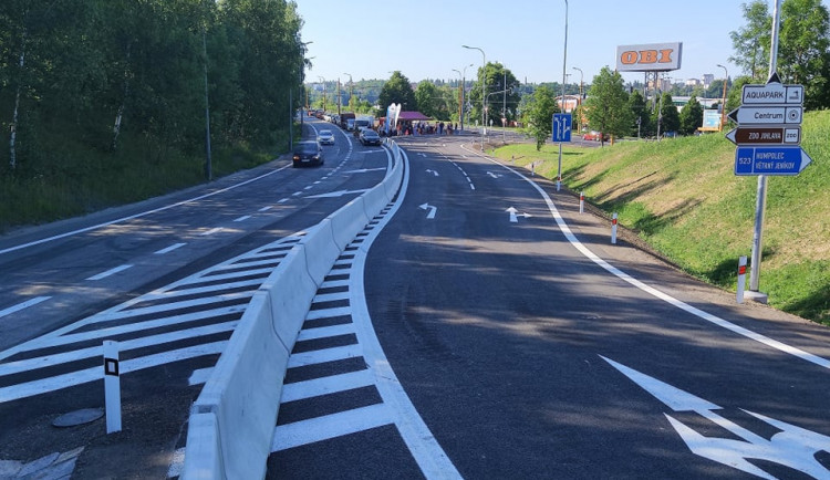 Sjezd z přivaděče na ulici Romana Havelky.