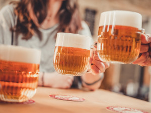 Budějovický Budvar je doma v jižních Čechách, ale slavný je po celém světě