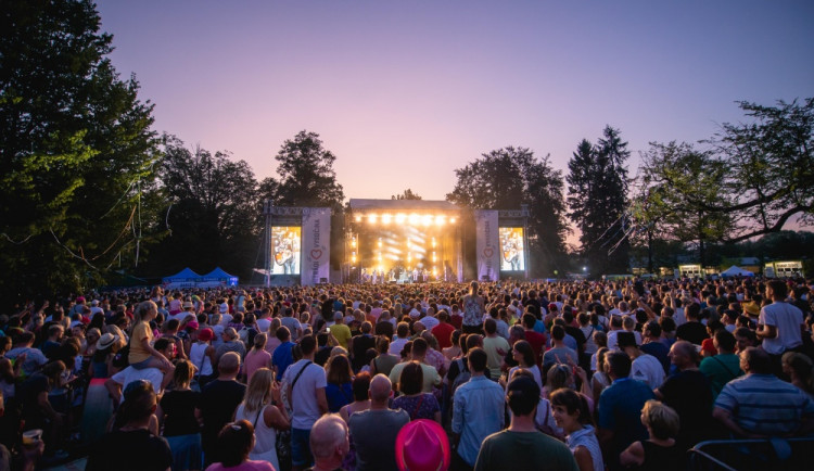 Famózní, exkluzivní a jedinečný. To bude 20. ročník Sázavafestu v zámeckém lesoparku ve Světlé nad Sázavou
