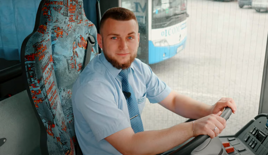 Vasyl Shutko za volantem autobusu.