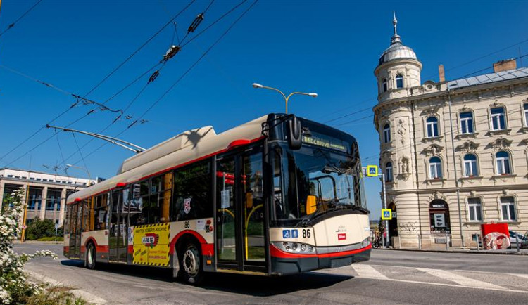 Stavba nové trolejbusové tratě do průmyslové zóny běží podle plánu, hotovo má být v listopadu