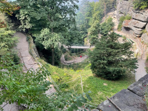 Pomoc z Vysočiny: 17 hasičů v noci vyrazilo do Českého Švýcarska. Hasí poblíž Pravčické brány