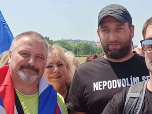 Dezinformátoři Tušl a Čermák jsou ve vazbě kvůli obvinění z hanobení národa a rasy