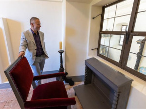 Zchátralá kaple pod Hradem Kámen je po třech letech opravená. Nahlédněte dovnitř