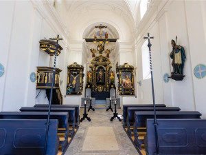 Zchátralá kaple pod Hradem Kámen je po třech letech opravená. Nahlédněte dovnitř