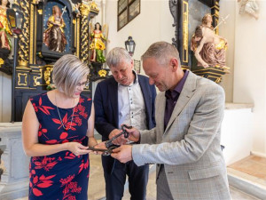 Zchátralá kaple pod Hradem Kámen je po třech letech opravená. Nahlédněte dovnitř