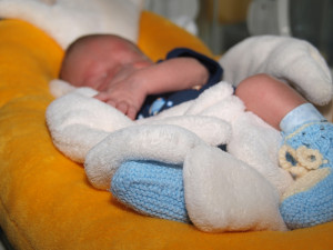 V klidu a bezpečí. Děti z Velkého Beranova věnovaly miminkům v jihlavské nemocnici tři nové pelíšky