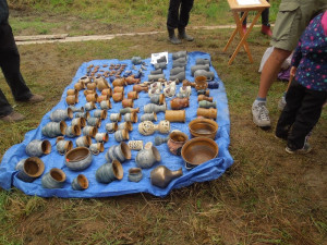 Úctyhodných 1400 stupňů. Na louce na kraji Brodu se opět roztopí středověká sklářská pec