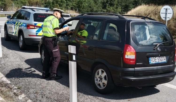 Víkend s policejními kontrolami. Policie zastavila přes dva tisíce řidičů, zjistila přes 500 přestupků