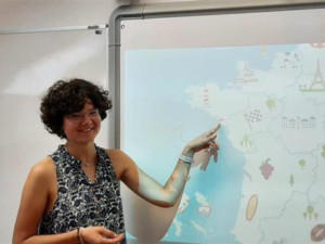 Francouzština s rodilou mluvčí. Studenty na šest středních školách Vysočiny bude učit Kelly Priour