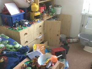 Dříve klidná lokalita, teď se tu bojíme, říká žena z Jihlavy. Podívejte se na její byt po nezvané návštěvě zloděje