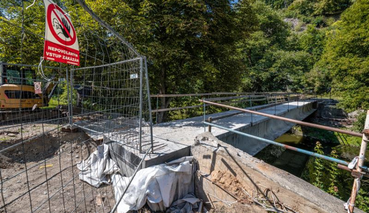 Lávka v Heleníně je v rukách nové stavební firmy. Opravená by měla být ještě letos