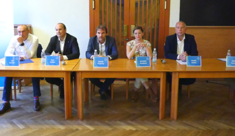 VIDEO: Kandidáti na primátora Jihlavy debatovali o čistotě, bezpečnosti i Horácké aréně
