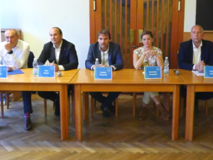 VIDEO: Kandidáti na primátora Jihlavy debatovali o čistotě, bezpečnosti i Horácké aréně