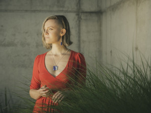 Vědci vytvořili skleněnou porézní plastelínu. Využití najde nejen v designu interiéru