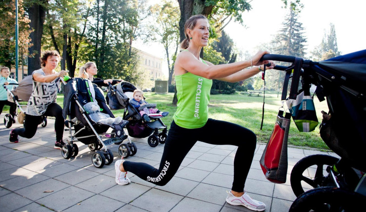 Pavlína Šťastná (v zeleném tričku) během lekce strolleringu