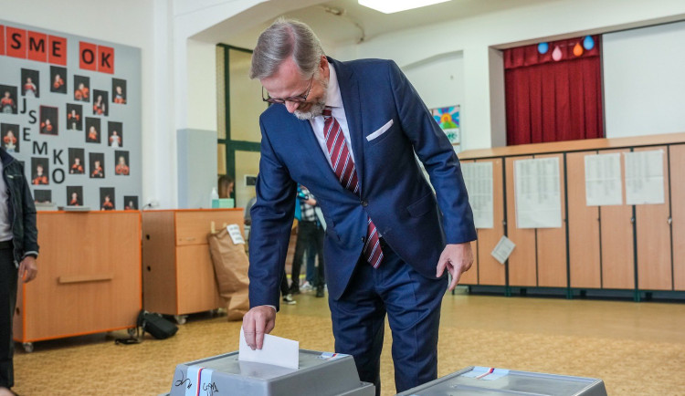 VOLBY 2022: První volební den je u konce. V Brně přišel k urně Fiala i Nerudová