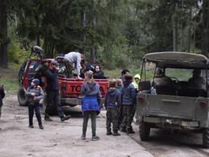 Z Ráje do zeleného pekla. Děti v Pístově zažily únikovou hru, střelnici i projížďku po tankodromu