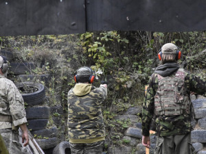 Z Ráje do zeleného pekla. Děti v Pístově zažily únikovou hru, střelnici i projížďku po tankodromu