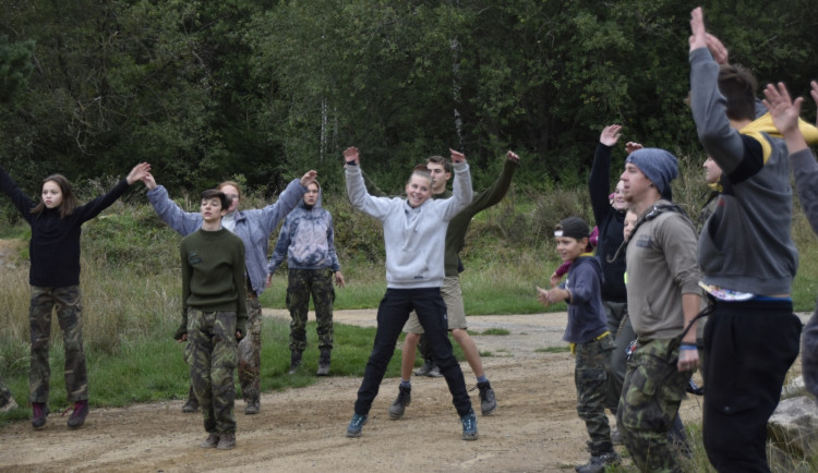 Z Ráje do zeleného pekla. Děti v Pístově zažily únikovou hru, střelnici i projížďku po tankodromu