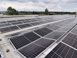Vysočina zvažuje osazení fotovoltaických panelů na střechách škol a nemocnic, chce využít dotace