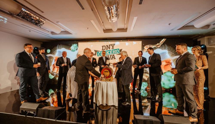 Dny českého piva slaví desáté výročí, letos zvou do hospod na tradiční český ležák