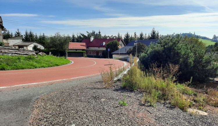 Opravený svah na silnici I/19