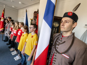 Na jihlavské radnici zavlála sokolská vlajka, připomíná teror proti organizaci během druhé světové války