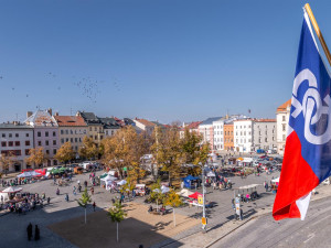 Na jihlavské radnici zavlála sokolská vlajka, připomíná teror proti organizaci během druhé světové války