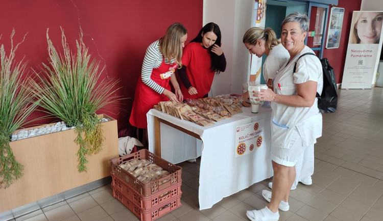 Ve sbírce pro hospic bylo v Jihlavě rozdáno 3700 koláčů. Na nemocné půjde skoro čtvrt milionu korun
