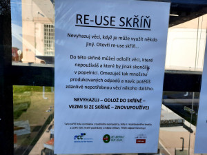 Prosby obyvatel Březinek vyslyšeny. Nepotřebné věci mohou odkládat do nové Re-use skříně
