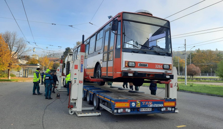 Brno posílá na Ukrajinu třicetileté trolejbusy