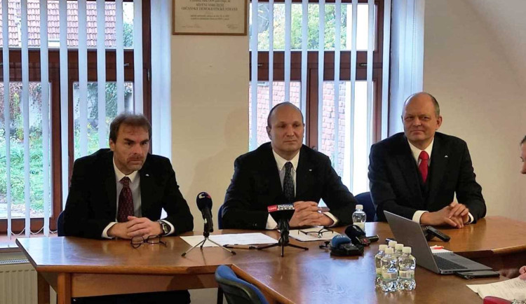 Zleva Radek Popelka (ANO), Petr Ryška (ODS) a Martin Laštovička (KDU - ČSL)