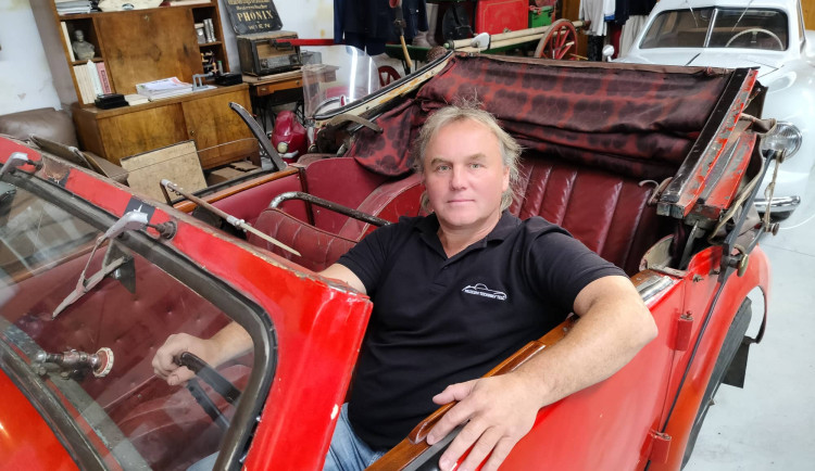 (NE)OBYČEJNÍ: Velkým snem je letadlo z doby první republiky, říká majitel muzea techniky Aleš Wimmer