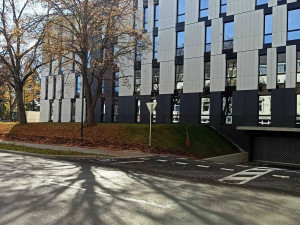 Nové zázemí pro krajské úředníky je téměř hotové, pracuje se na interiéru. Stěhovat se budou na jaře