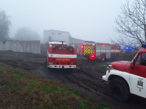 Deset jednotek hasilo hořící traktor. Škoda se dostala skoro na milion