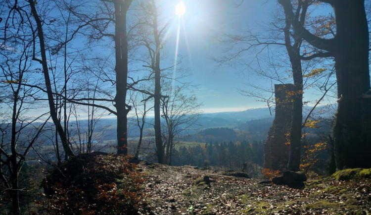 FOTO: Nové informace, přístřešek i vyhlídka. Tak se mění zřícenina Štamberk nad Lhotkou