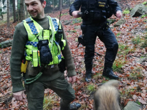 Stovka lidí hledala seniora na Žďársku. Děkuji všem, kteří pomohli najít mého dědu, říká vnučka Lenka