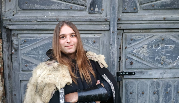 size4-16685453457532-124-neobycejni-zamek-si-nekupujete-kazdy-den-rika-hudebnik-horset-ze-pteni-do-budoucna-ma-smele-plany