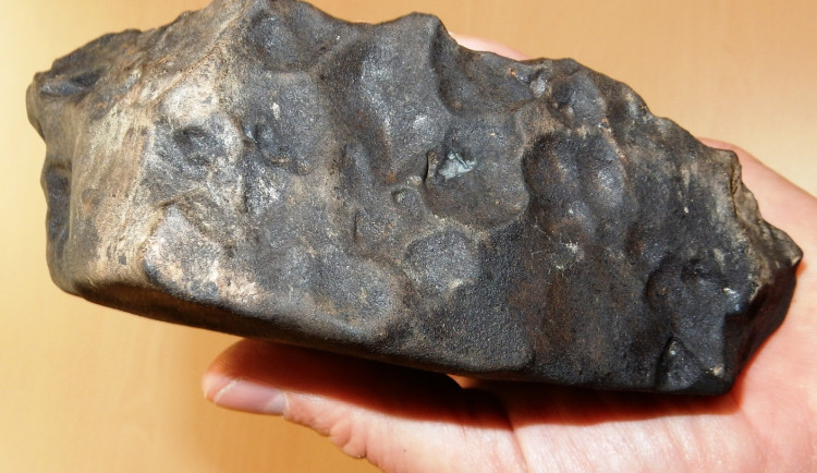 Lidé na Jihlavsku teď mohou najít meteority. Světelný jev z 10. listopadu byl opravdu vzácný, říká astronom