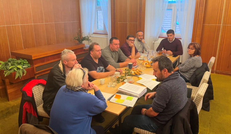 Schůzka starostů lokality Hrádek 22. listopadu 2022 v Dolní Cerekvi