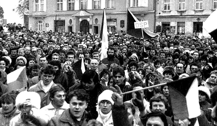 Generální stávka v Humpolci 27.11.1989, zdroj: pametnaroda.cz