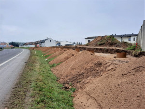 Stavba obchvatu Havlíčkova Brodu pokračuje, dělníci pracují na dvou protihlukových stěnách. Podívejte se