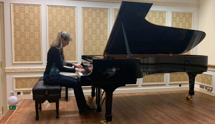 Jihlavská základní umělecká škola si pořídila předčasný dárek. Křídlo světoznámé značky stálo 4,7 milionu