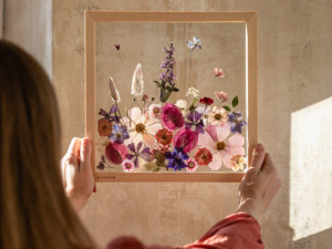 Veronika s Petrem vyrábí úchvatné obrazy z lisovaných květin. Na výlety chodíme s batohy plných knih, říkají