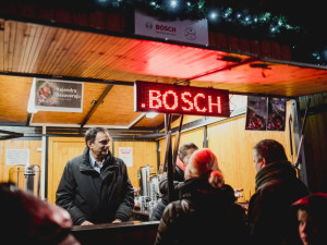 Jihlavský Bosch uspořádal tradiční vánoční akci „Bosch Svařák“ a podpořil Nemocnici Jihlava